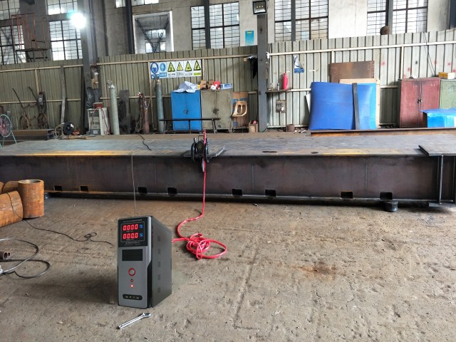 振動消除梁型焊接件應(yīng)力