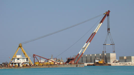 采用靜態(tài)應(yīng)變儀對起重船扒桿進(jìn)行應(yīng)變測試分析試驗