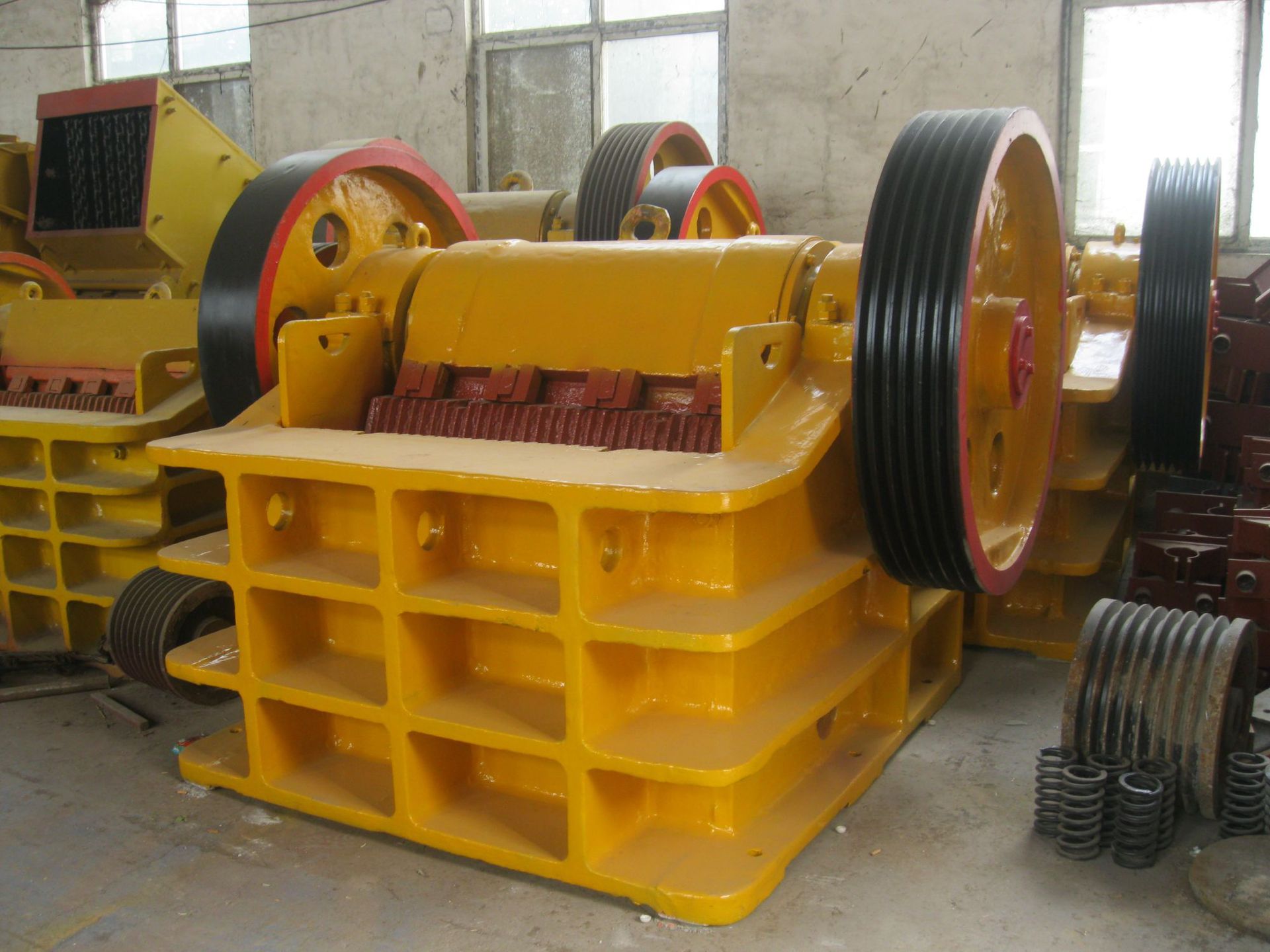 大型顎式破碎機(jī)振動(dòng)時(shí)效處理工藝研究