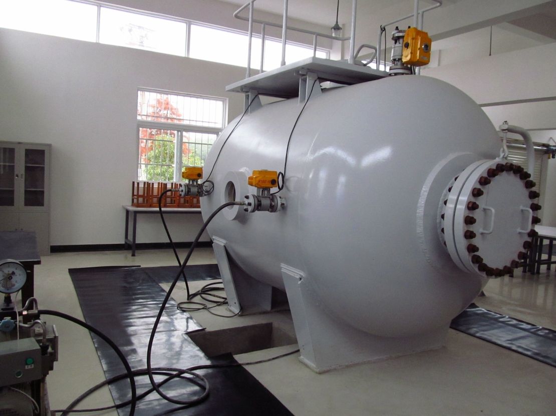 大型爆炸容器動態(tài)應變測試與分析